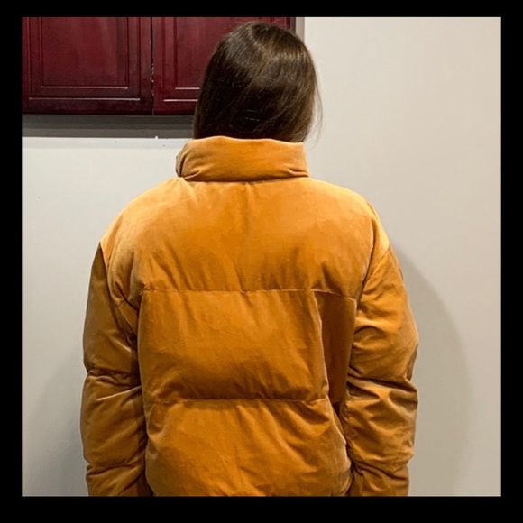 Fabletics wander velour cropped puffer jacket. - Picture 3 of 7
